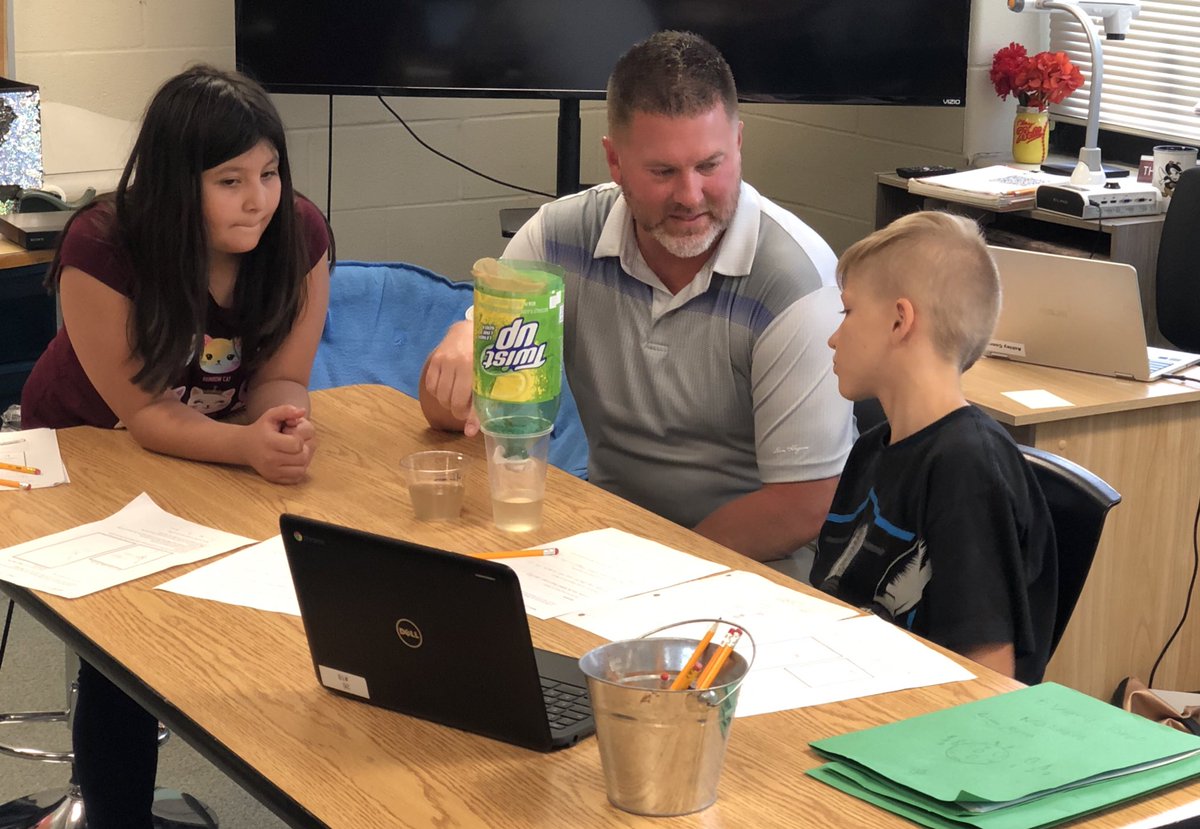 KevinCaseDSD's tweet photo. High student engagement this morning at @WAWschool #EmporiaProud @Emporia253 @TellKirk @PBLWorks https://t.co/2G7yexxuY6