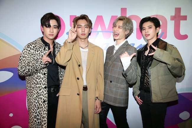 webstarupdate's tweet photo. HANDSOME INTERNATIONAL ENTERTAINMENT เปิดตัว #OWhatTH สุดยอดแอพฯบันเทิงครบวงจร พร้อมเปิดตัวบี้ ธรรศภาคย์ ชี นั่งแท่นผู้บริหารคนใหม่  >> https://t.co/rJmbYL0J8O https://t.co/kzbL9v1HF3