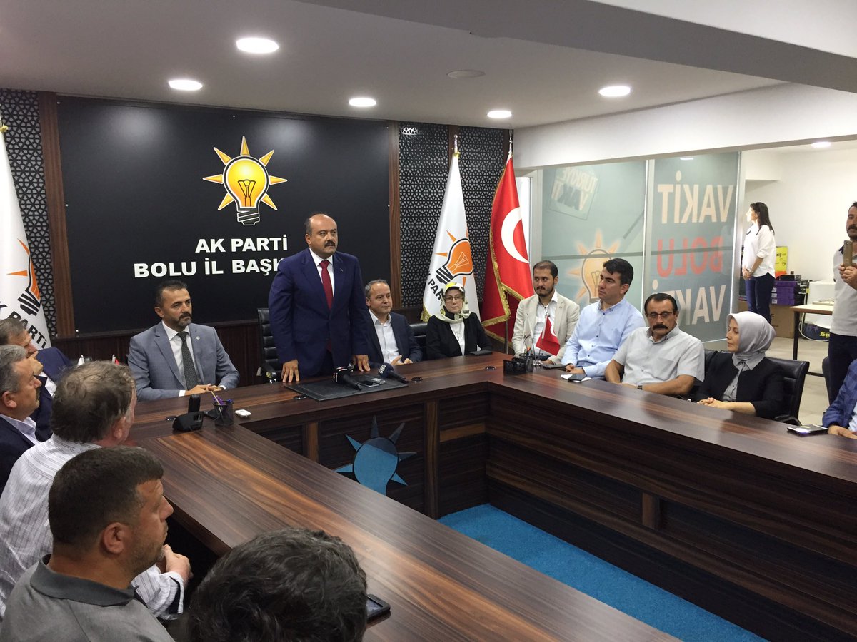 boluakgenclik14's tweet photo. Bir dizi ziyaretler ve programlar dolayısıyla İilimizde bulunan Tarım ve Orman Bakan Yardımcımız Sn.@FatihMetinBolu İl Başkanlığımızı ziyaret ederek teşkilat mensuplarımızla bir araya geldi. https://t.co/iUywxu0v0h