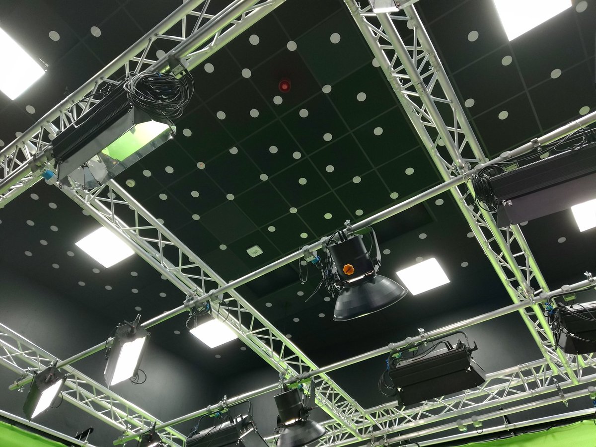 _SteveJarvis_'s tweet photo. Part 2 of @mo_sysLab #startracking setup in the TV Studio @GlyndwrUni ready for the start of the semester and the brand new #VFX course. https://t.co/hzncZDGtWD #Clearing2019 #wrexham #wales #northwales #virtualproduction #cameratracking https://t.co/7N45sDuoe7