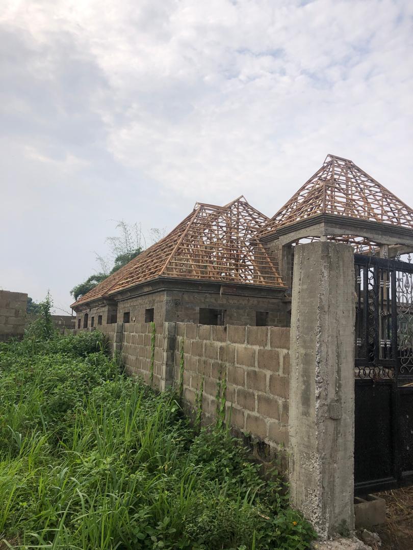 imran_services's tweet photo. Installation of Stone coated Roofing in Progress
Design: Shingle
Colour:Black with White patches
Site Location: Ofada Mowe Ogun State
Call/WhatsApp 08085310359
Kindly promote us by Retweet
#SaveLittleJoshua 
#timz 
#AfricanladybyMiles 
#LumapilForteInBBN 
#cassie https://t.co/7g8hieAINy
