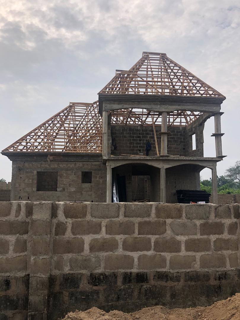 imran_services's tweet photo. Installation of Stone coated Roofing in Progress
Design: Shingle
Colour:Black with White patches
Site Location: Ofada Mowe Ogun State
Call/WhatsApp 08085310359
Kindly promote us by Retweet
#SaveLittleJoshua 
#timz 
#AfricanladybyMiles 
#LumapilForteInBBN 
#cassie https://t.co/7g8hieAINy