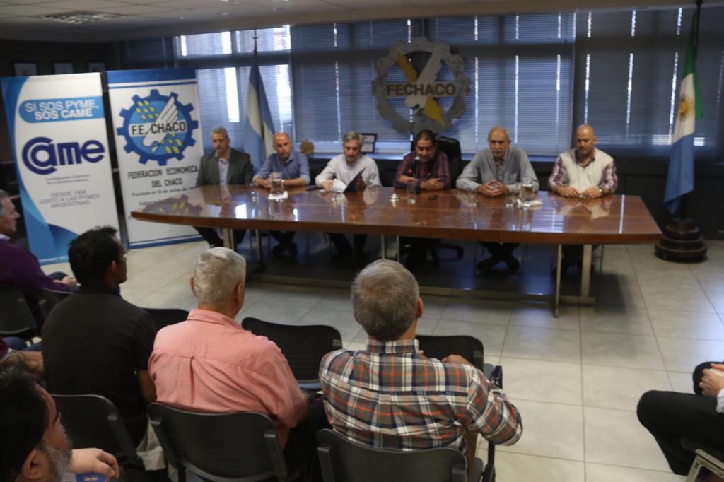 En el encuentro que se realizó en el salón de <a href="/fechacochaco/">@fechacochaco</a> y en el que participaron referentes de la Distribuidora #Gasnea y  Asociación de clínicas y sanatorios, hoteles y empresarios y comerciantes de #Resistencia y #SaenzPeña
<a href="/domingopeppo/">Domingo Peppo</a> <a href="/CucchiFernando/">Fernando Cucchi</a>