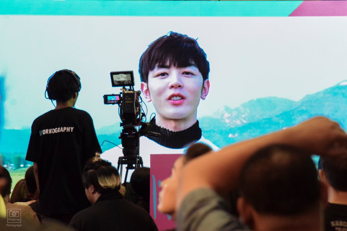 I_AM_PIMMIE's tweet photo. มีเด็กเกาะในคลิปที่เปิดเมื่อวานด้วย หย่วนเกอ หูฮ่าวฟาน ไต้ไต้ (แอบเห็นเฉินอี้ด้วย แต่แชะมาไม่ทัน) 😂😂
#ProduceCamp2019 #PicseriesPhotograph #owhatthailand #OWhatTH https://t.co/GmZJVz3S4V