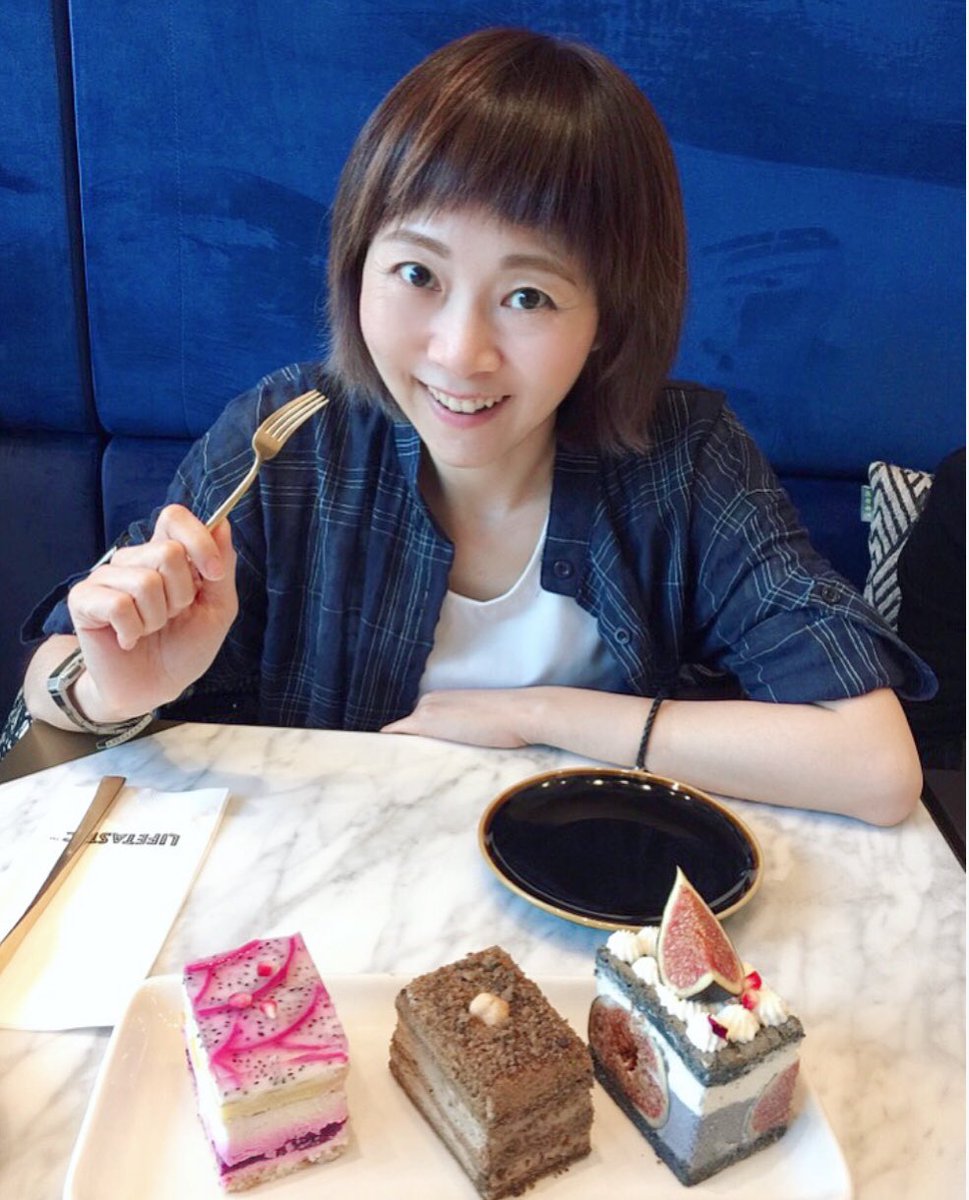 AnimaLeung's tweet photo. Had a great #catchup with friend #today who’s coming back to HK for #holiday with #delicious #meal &amp; #dessert 🍽😋😄 #friendship #gd #happy #foodie #chitchat https://t.co/cMZwVqABhR