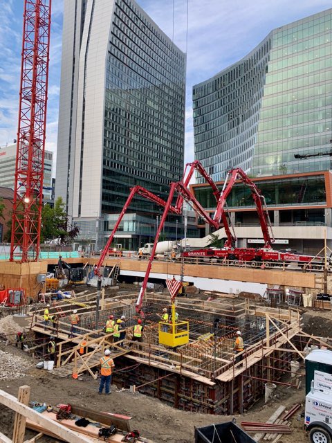 ConcreteMB's tweet photo. #TopicTuesday History was made yesterday as Granite Concrete Services completed their 1st EVER 12 hr #concrete pour of approx. 500M using 2 of their 50M concrete pumps💪🏻 #concrete supplied by Producer Member Northland Ready Mixed Concrete #wpgconstruction #buildingmanitoba https://t.co/4vfrxUeNE7