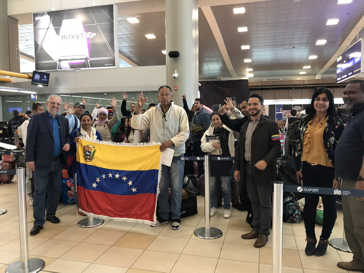mippci_ven's tweet photo. #EnFoto 📸 | Desde la puesta en marcha de este plan social, único en el mundo, han retornado más de 3200 connacionales de Ecuador a Venezuela de manera voluntaria. #VenezuelaTierraDePatriotas https://t.co/bC23hpOwH1