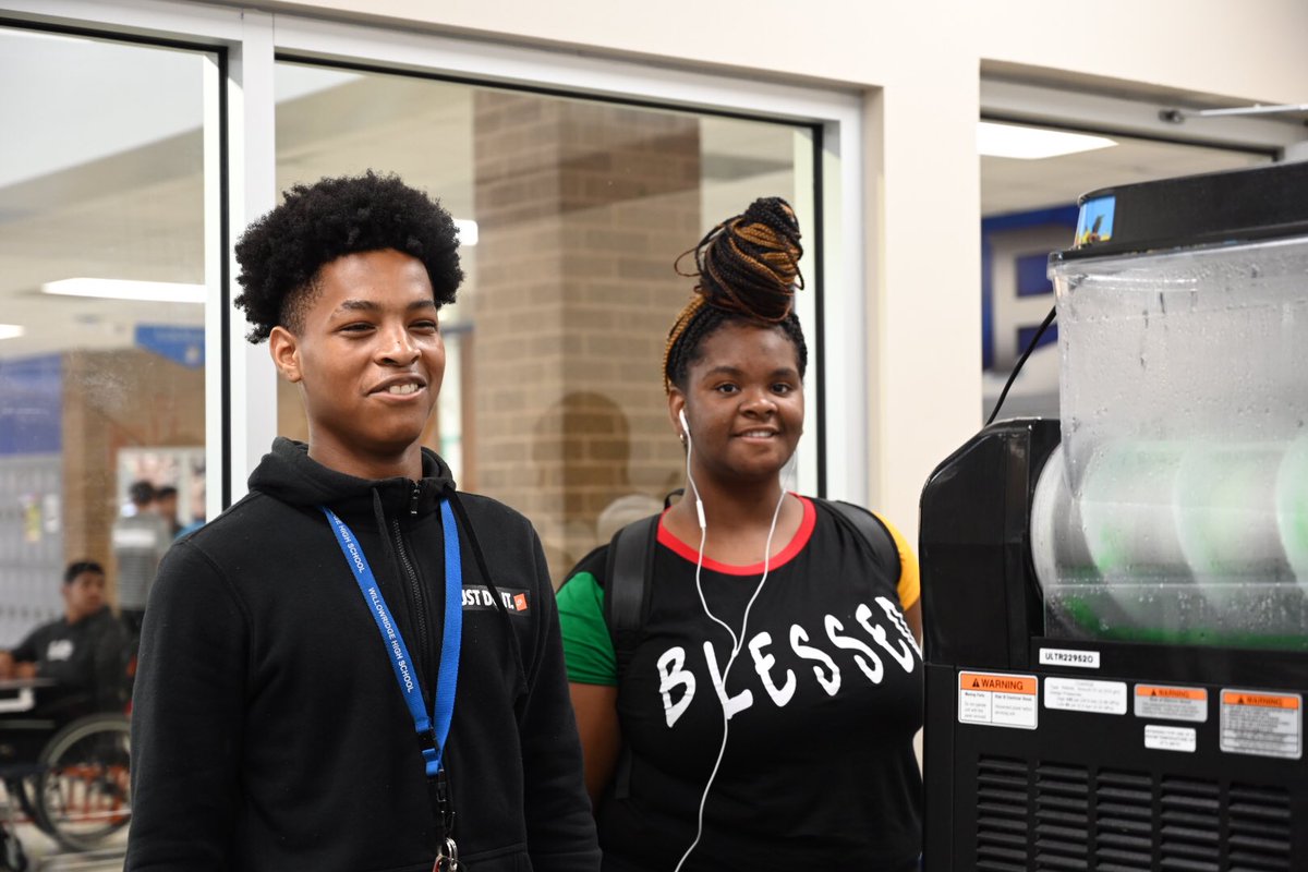 FBISDFoodie's tweet image. Our Kitchen Specialist are prepping and checking food temperatures and getting @Willowridge_HS ready for Domino’s Day! #itswhatsforlunch #SmartSlice #FBISDFoodie