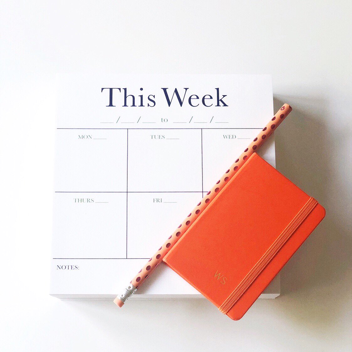 Tuesday To-Do's! What's on tap this week? Jot it down on this NEW "this week" mini noteblock! ✍🏻 Featuring 300 tear-away sheets and convenient sections for each day of the week's items. These are a great #backtoschool grab!👌🏻
printedmatterpaper.com/collections/ba…