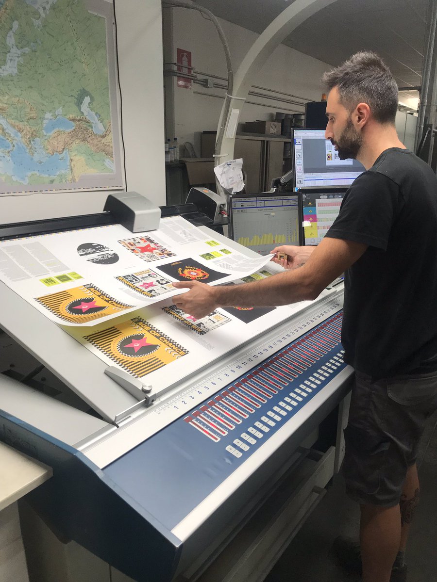 ianTDR's tweet photo. #aztdr #veronalibri @uniteditions #ageofchance #atomsvectorspixelsghosts #autechre #olsson #theorb #jazzemagosto #lfo #warprecords #krush #sheffieldissuper #ginzagraphicgallery #tokyo #manchesterschoolofart #roisinmurphy #formulafusion #pacergame #gatecrasher #ledbib #lovebytes https://t.co/yWCUhFe9Ee
