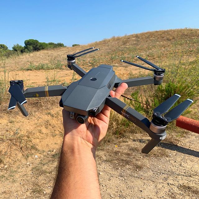 MijabaFPV's tweet photo. Nosoloracers ๐ข๐ #cameracopter #camcopter #drone #drones #dronesdecarreras #ddc #multirotor #multicopter #fpv #fpvrace #fpvracer #fpvracing #race #racing #cool #gopro #purple #red #dji #mavic https://t.co/WEx29usMzh https://t.co/XIELOj3tEG