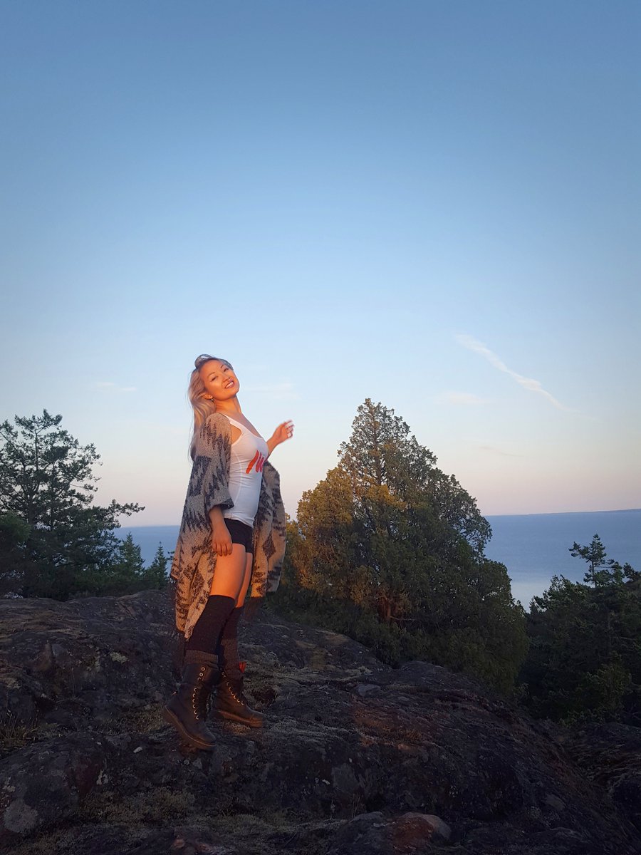 MissXI_'s tweet photo. Summer highlights included getting completely off-grid awhile in the Northern Pacific Ocean on #LasquitiIsland!
Fun fact: Sheep were introduced by the Spanish 800+yrs ago & have no predators here.
@Iwantclips Am I #MostAdventurous while catching this sunset?๐#IWCworldwide2019 https://t.co/3e9CzhVKuP