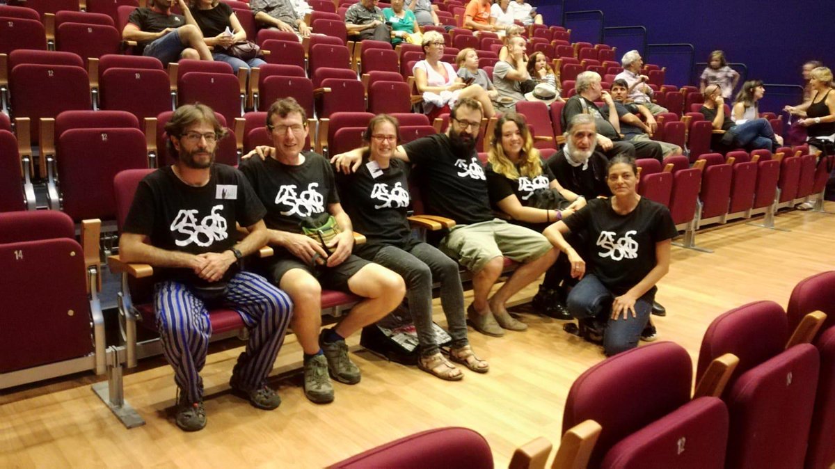 Desoris1's tweet photo. ja ens hem recuperat del cap de setmana de @Mostremp! moltes gràcies a l'organització per haver-nos acollit aquests dies i a tota la gent que va veure "Asfalt, carn i sang" i que després va venir a parlar amb nosaltres! #Mostremp #curt #curtmetratge #Desoris #AsfaltCarniSang https://t.co/WPpWBue9Q9