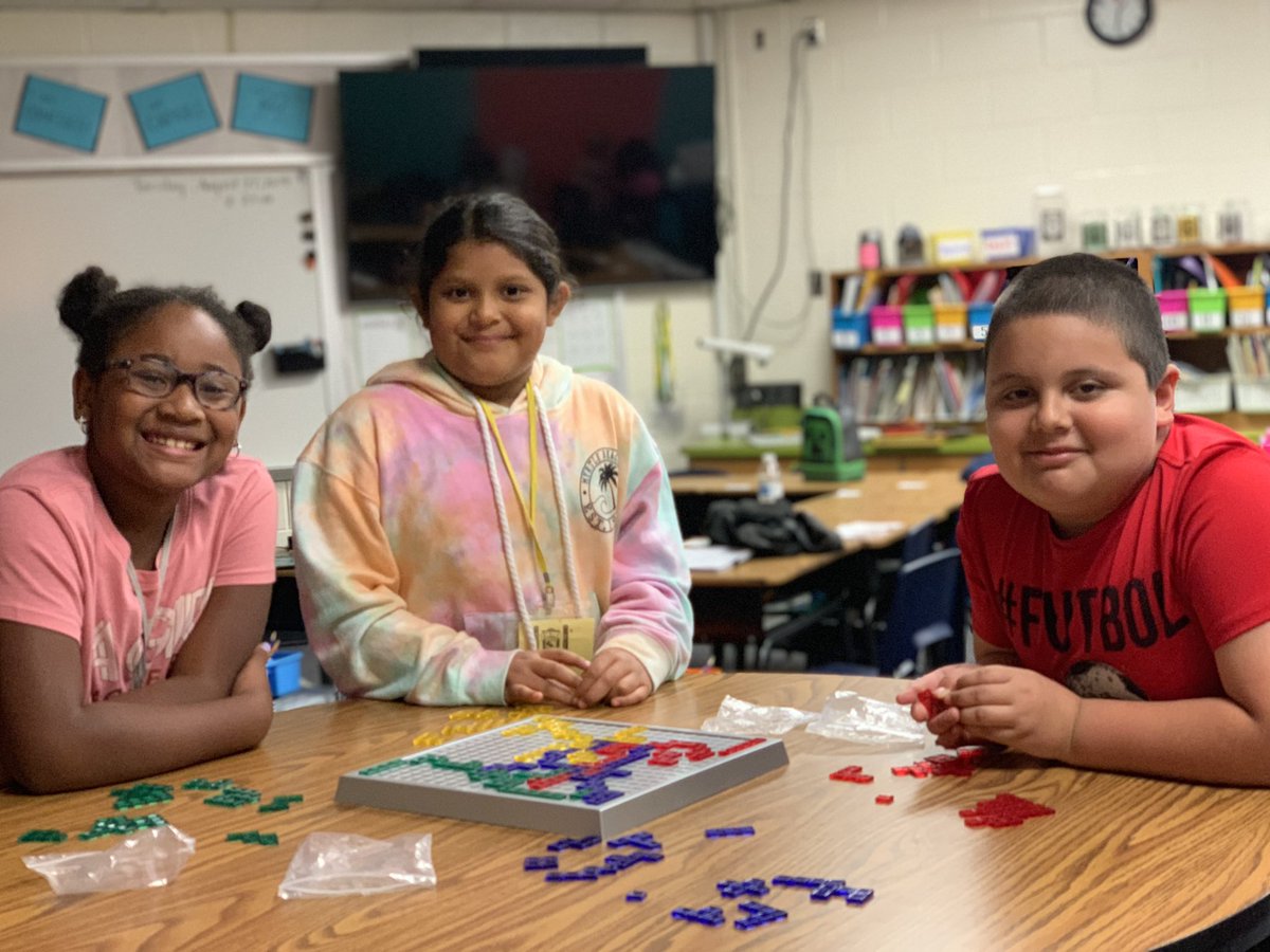 mrs_beth_white's tweet photo. Building problem solving skills and relationships! #wmesrocks #relationshipsfirst https://t.co/PTSB6QFpvk
