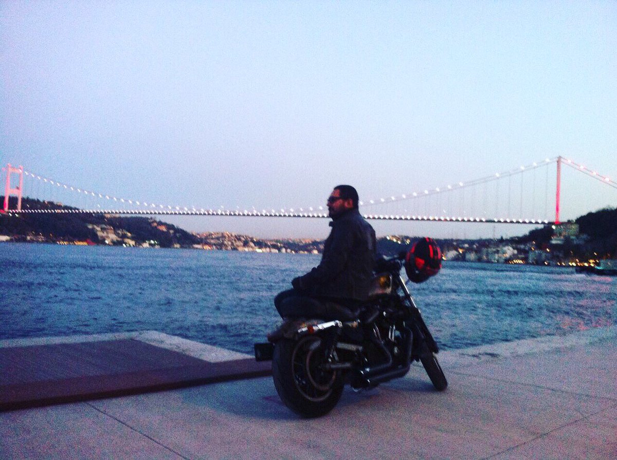 grkmgenc's tweet photo. Bir devrin kapanışı bu kadar acılı olmamalıydı...
.
#negezdimbe #harley #harleydavidson #gezi #travel #gg #motorsiklet #motocycle #boğaz #rider #istanbul https://t.co/wKeryAcUjL