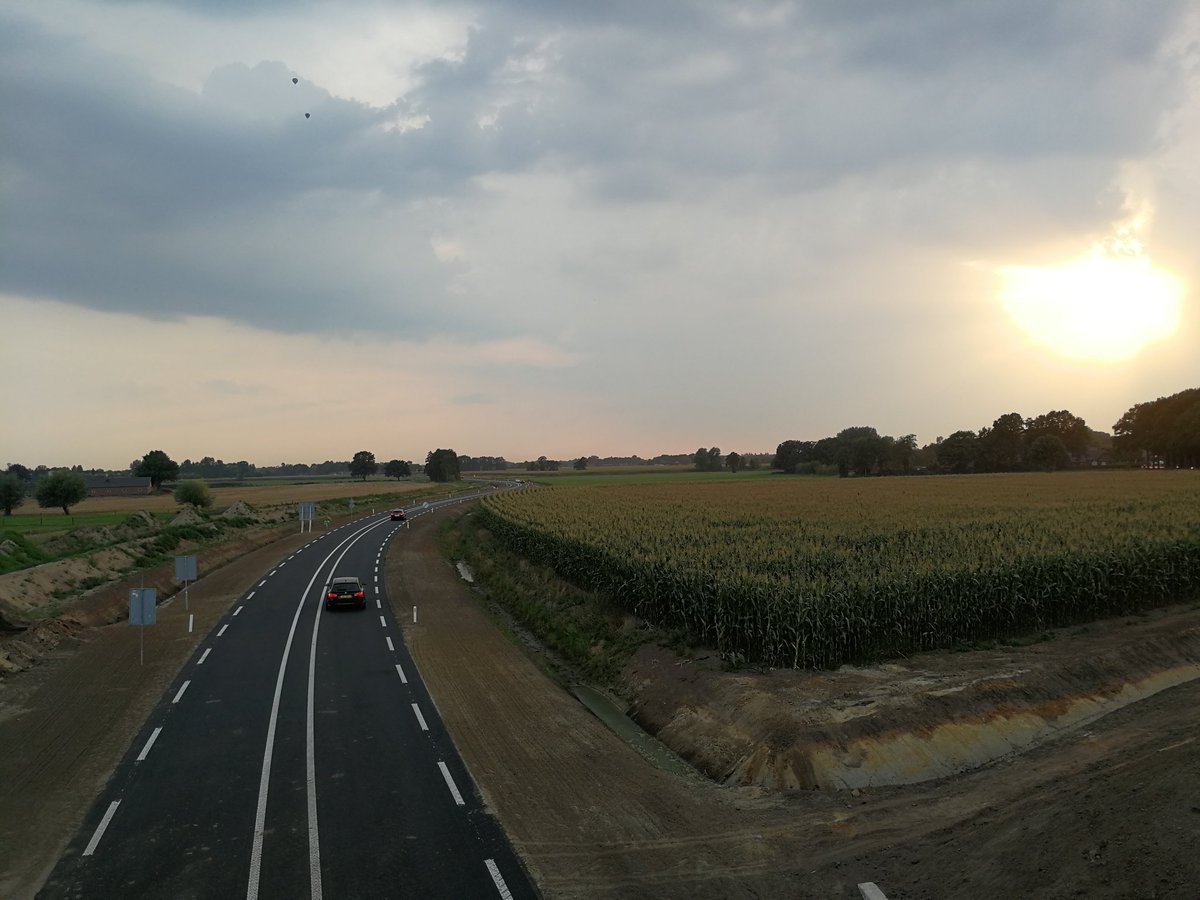 Vandaag is onder toeziend oog van de omgeving de nieuwe N303 Rondweg Voorthuizen in gebruik genomen <a href="/provgelderland/">Provincie Gelderland</a> @Strukton #trots #mooiwerk #vakmanschap