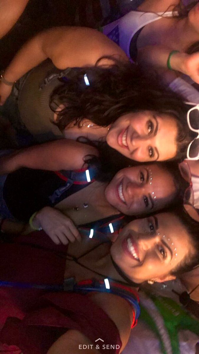 sbsjess's tweet photo. @ultra #UltraMiami2017 @_PaulaD @AnaCecilia93 #TeamBad π₯π€© https://t.co/rSaMd0AVeF