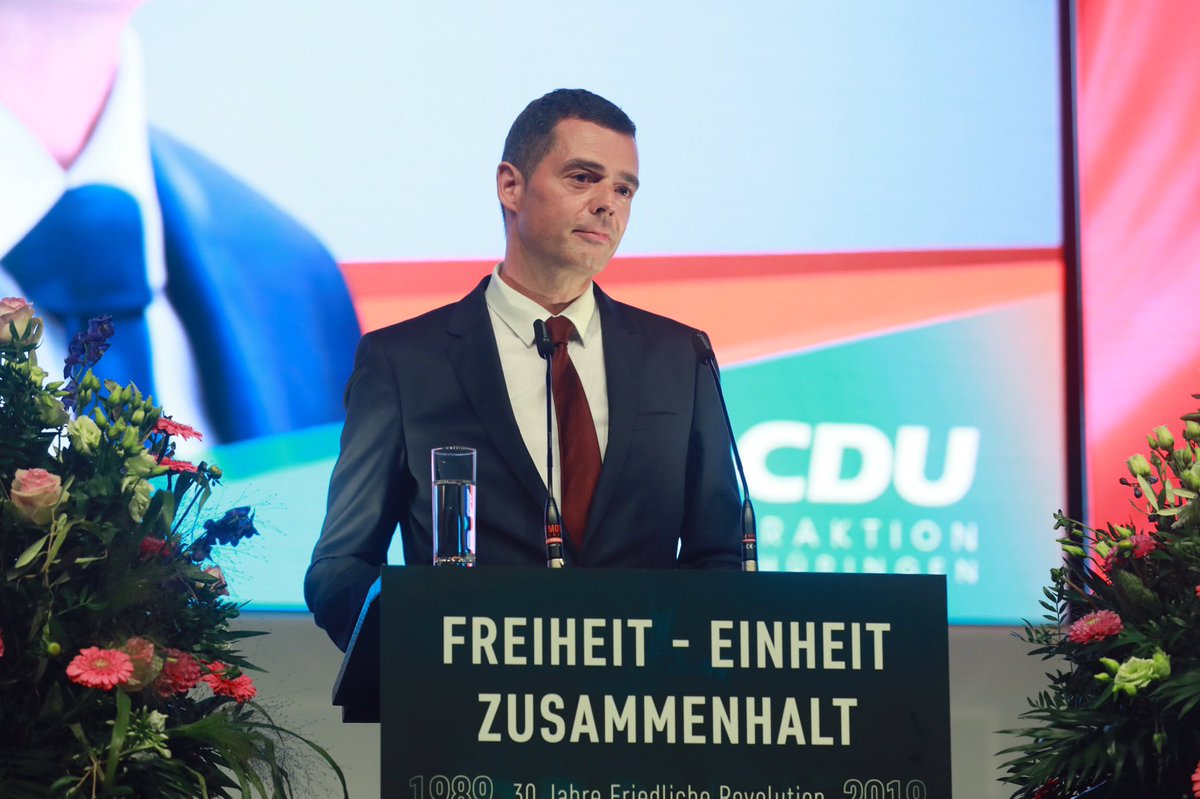 cdu_fraktion_th's tweet photo. Wenn man nach vorne schaut, dann liegt vor uns die Herausforderung, #Vertrauen zurückzugewinnen und sich die Menschen in der #Mitte wieder zuhause fühlen. Das ist die Aufgabe, die die @CDU mit aller #Kraft und #Freude leisten muss. @MikeMohring #jecduth https://t.co/e7RL7bPVZs