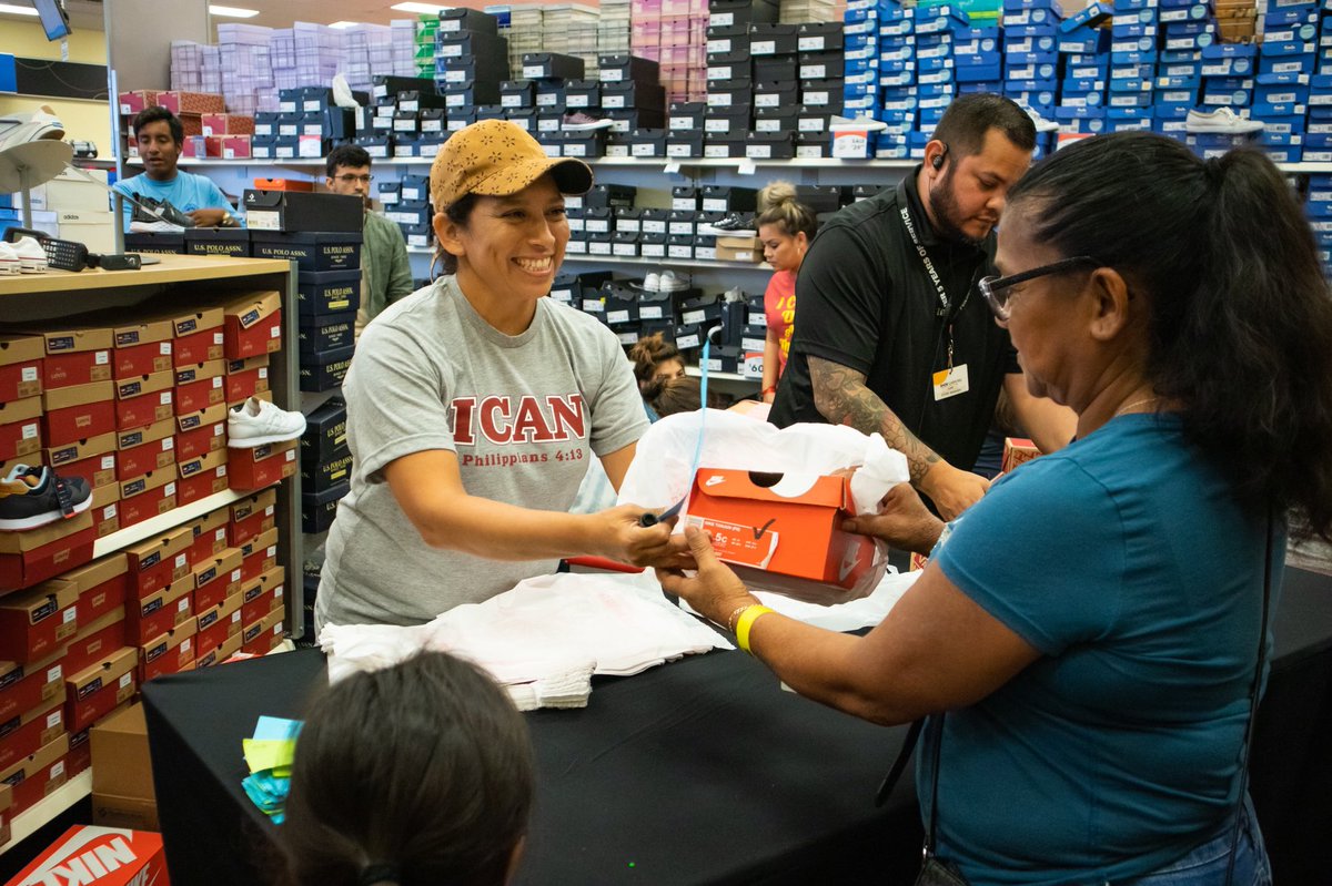 solidrocktv's tweet image. Thank you to everyone who donated to our #WalktoSuccess Back to School Shoe Giveaway! Your generosity helped 150+ students receive a pair of shoes for their first day of school 👟📚