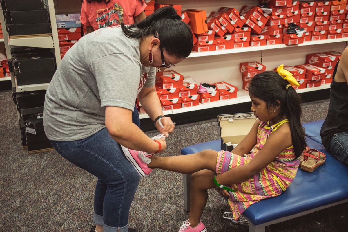 solidrocktv's tweet image. Thank you to everyone who donated to our #WalktoSuccess Back to School Shoe Giveaway! Your generosity helped 150+ students receive a pair of shoes for their first day of school 👟📚