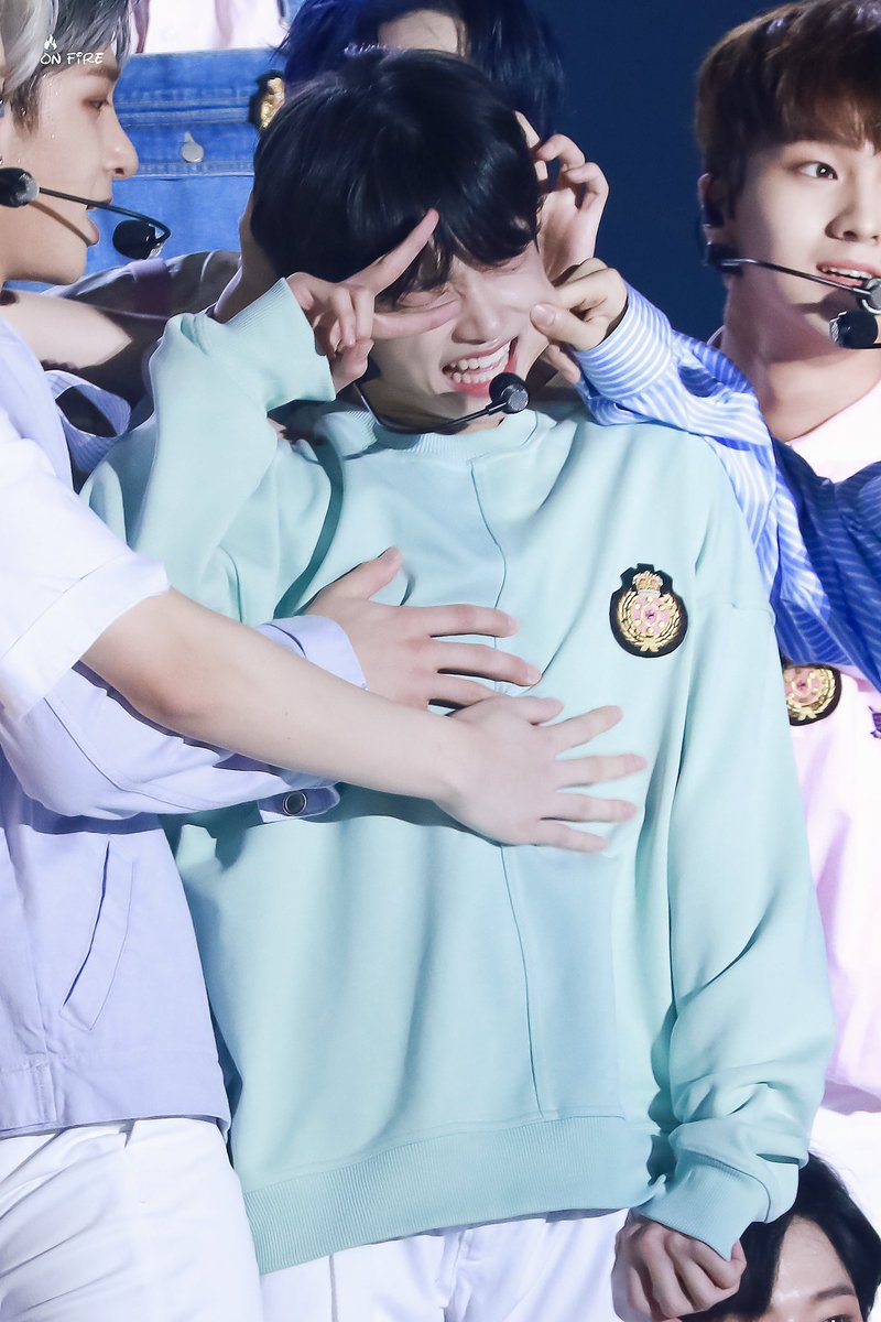 ONFIRE020909's tweet photo. 🔥190827 쇼콘

#엑스원 #X1 #손동표 #동표 #SonDongpyo https://t.co/5g19nIHkbu