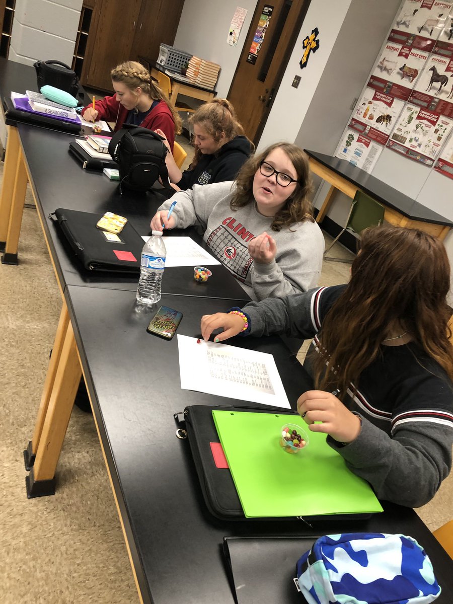 CP_FFA's tweet photo. #ALSplantscience practiced using a dichotomous key with jelly beans today. #learningwithfood #makeanimpact https://t.co/7Gh8HV6jtJ