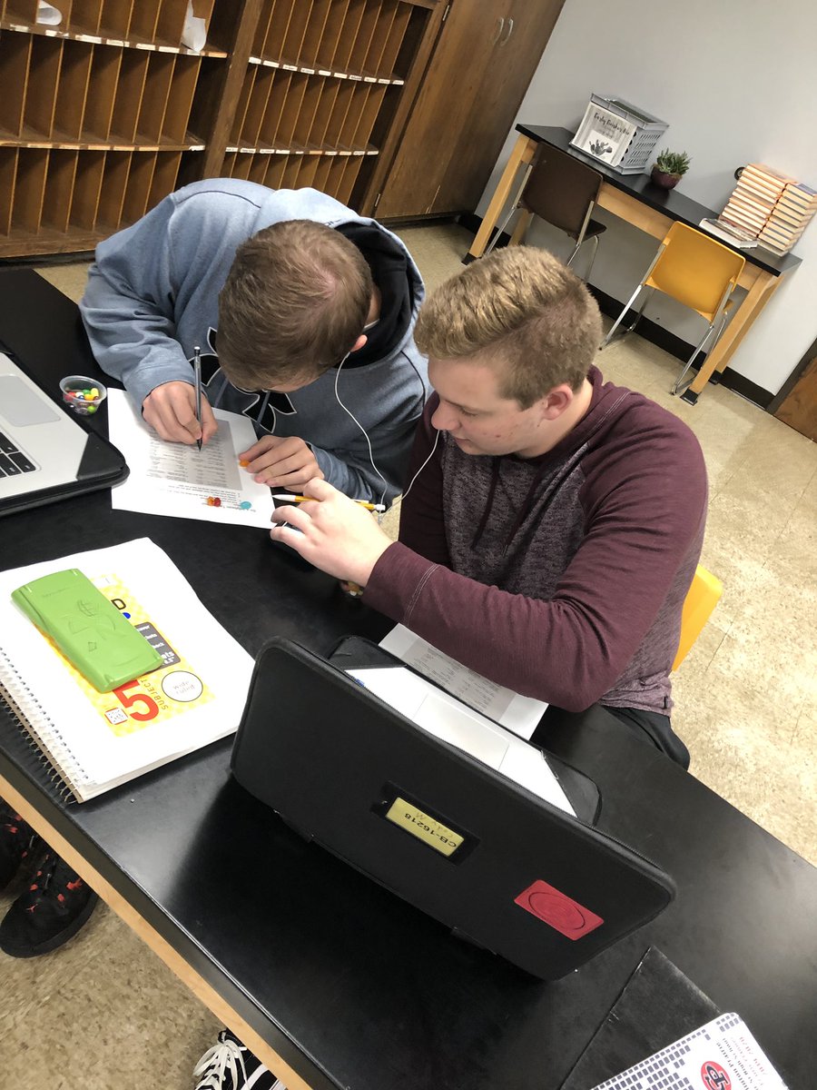 CP_FFA's tweet photo. #ALSplantscience practiced using a dichotomous key with jelly beans today. #learningwithfood #makeanimpact https://t.co/7Gh8HV6jtJ