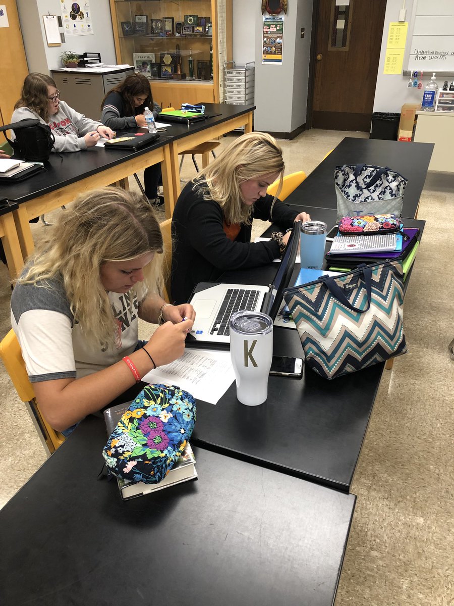 CP_FFA's tweet photo. #ALSplantscience practiced using a dichotomous key with jelly beans today. #learningwithfood #makeanimpact https://t.co/7Gh8HV6jtJ