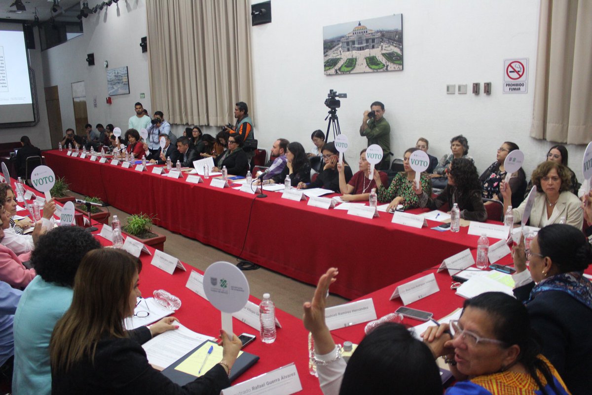 SeMujeresCDMX's tweet photo. #Semujeres En la instalación y sesión ordinaria del Gabinete de Igualdad Sustantiva y Violencia contra las Mujeres. El cual estará conformado por las alcaldías y diversas dependencias de la Ciudad de México 🇲🇽 #Mujeres #DDHH #ErradicaciónViolencia #Programa2019 https://t.co/R6Cq3Q8KSz
