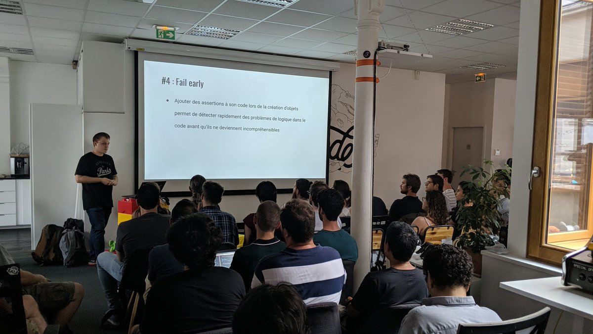 Au tour de <a href="/Cydonia7/">Thomas Royer</a> d'expliquer différents trucs et astuces pour débugger #meetup #symfony