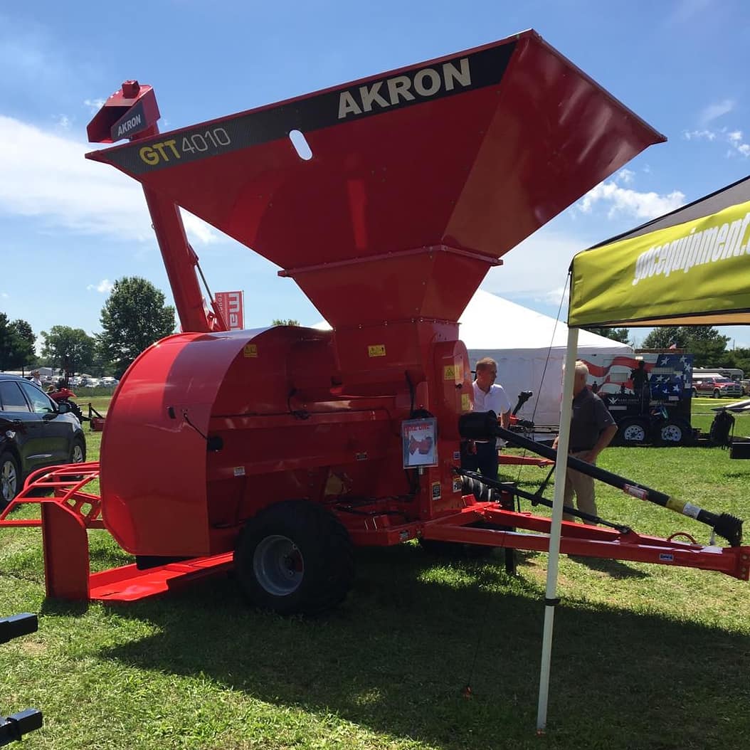 AKRONMaquinaria's tweet photo. #AKRON presente en la primera jornada del @FPShow que se lleva a cabo en Decatur, Illinois, Estados Unidos 🇺🇸
#AKRONexport #GoAKRON https://t.co/Qd5MmOEIQn