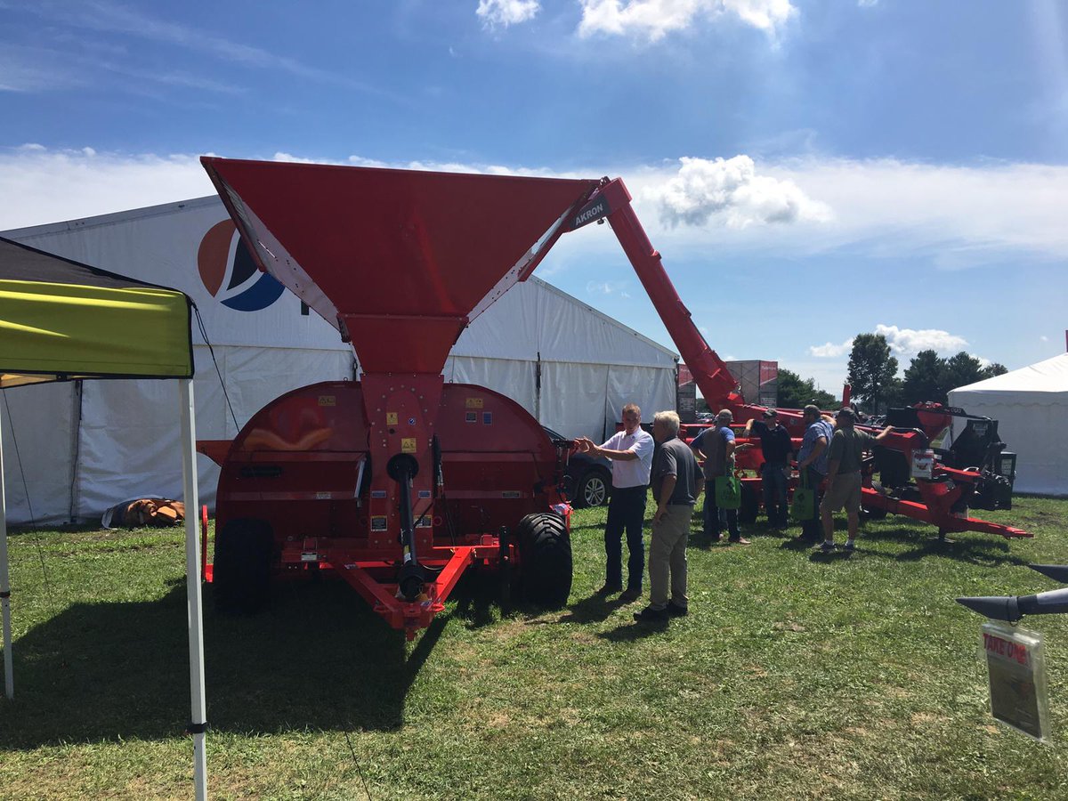 AKRONMaquinaria's tweet photo. #AKRON presente en la primera jornada del @FPShow que se lleva a cabo en Decatur, Illinois, Estados Unidos 🇺🇸
#AKRONexport #GoAKRON https://t.co/Qd5MmOEIQn