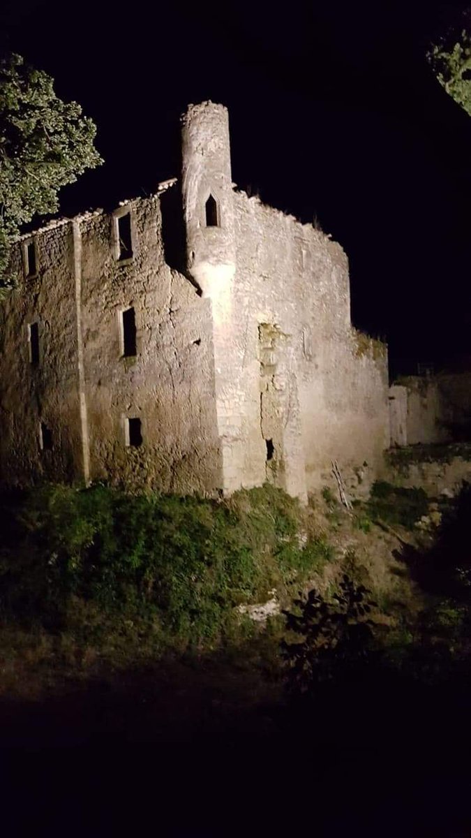 patrimoine81's tweet photo. 👉Hier soir quelques tests pour éclairage de nuit. 😍
#nuit #castel #magique
@Fr_Patrimoine @adopteunchateau @TourismeTarn https://t.co/m1HPvB3Z5Y
