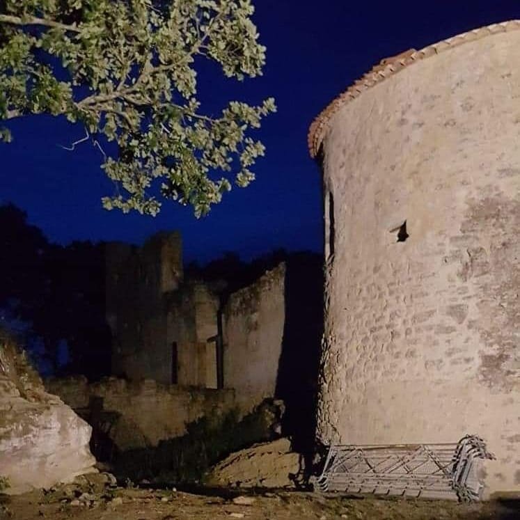 patrimoine81's tweet photo. 👉Hier soir quelques tests pour éclairage de nuit. 😍
#nuit #castel #magique
@Fr_Patrimoine @adopteunchateau @TourismeTarn https://t.co/m1HPvB3Z5Y