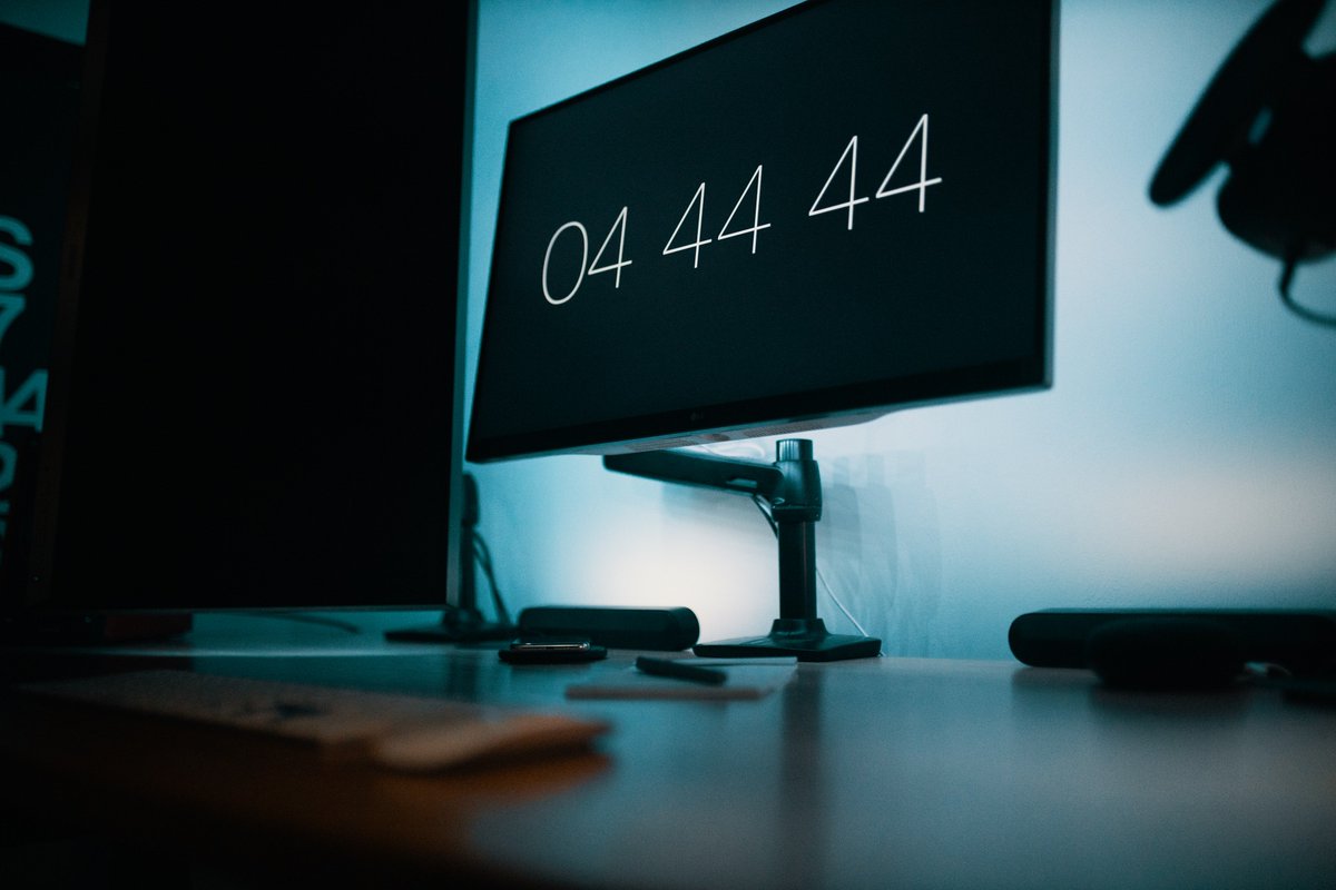 Screen savers don't save #energy. Turn off your #computer when you leave work for the day and put it to sleep when you take breaks during the day. It can cut energy use by 70%. #GreenTip #TipTuesday