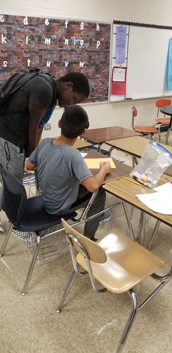 Rose14190096's tweet photo. Learning and leading. Our 8th graders can rise to the challenge. #ThisIsNorthside #ThisIsRudder #SecESL #drlulumendez https://t.co/Ghb2rt71ZW