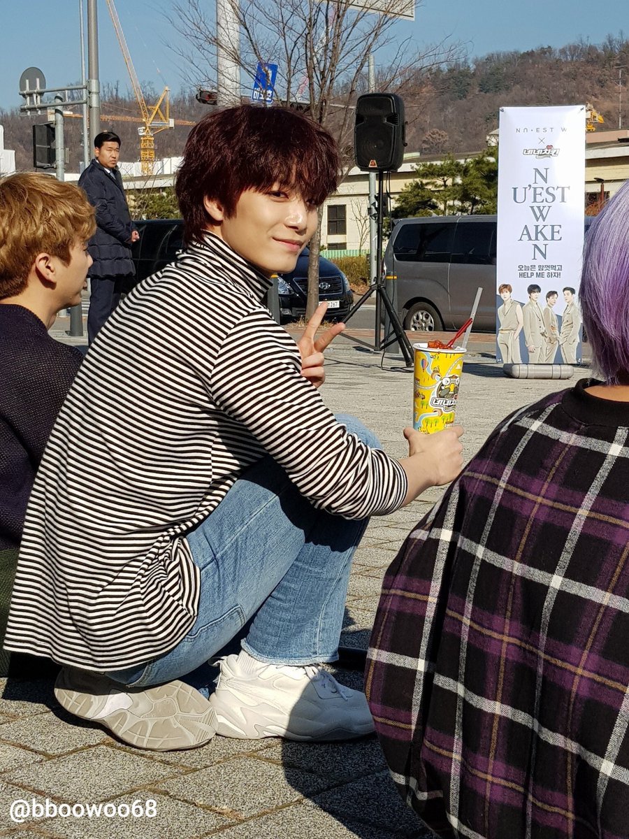 _adorejonghyeon's tweet photo. jonghyun’s photos taken by camera phone deserves more appreciation 🥰 #김종현 #JR #뉴이스트 #NUEST https://t.co/MzBfEaqOwv
