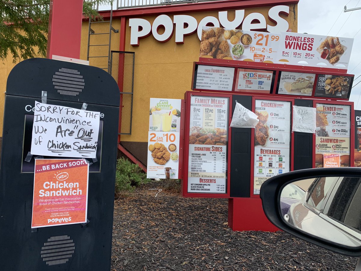 ForganySarah's tweet photo. now that I’m stuck in line you tell me you’re out of the sandwich 😕 #MustTryIt @PopeyesChicken https://t.co/yRNhNeUKGB