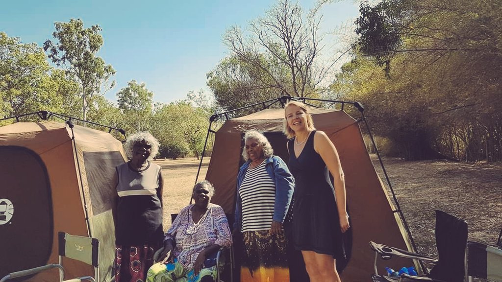 met_Swoeng's tweet photo. Leuk! @OmropFryslan besteedt morgenavond aandacht aan mijn bezoeken aan de aboriginals v afgelopen mnd. Wat kunnen wij in @provfryslan van deze oude beschaving leren v o.a. hun omgang met de natuur? Morgenmiddag opnames in @NationaalParkAF en morgenavond op de buis. https://t.co/GHdZznDMAR