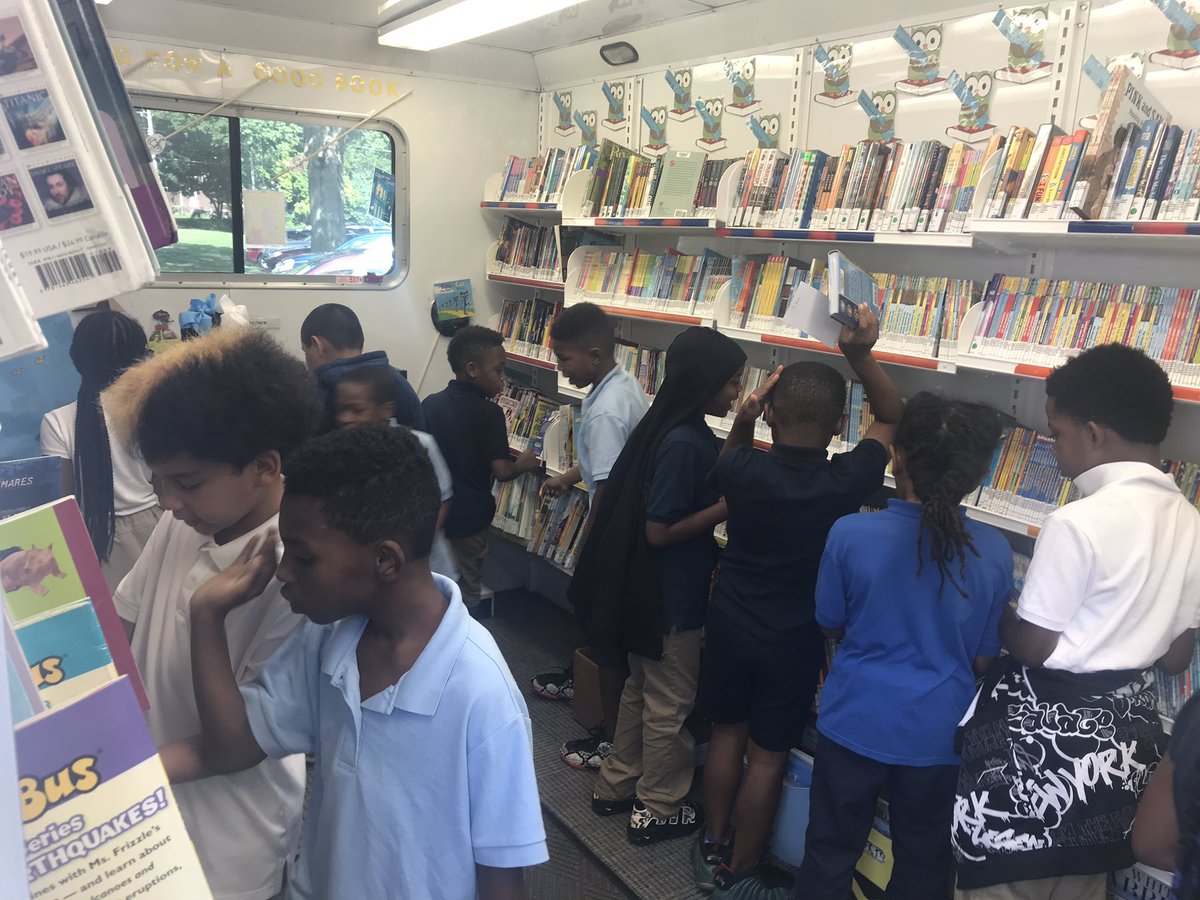 Mrs_SDowning's tweet photo. We love the Bookmobile! #thirdgrade #ThinkBIGAimHIGH #NormandyStrong #Read https://t.co/Ilm0jNKQxY