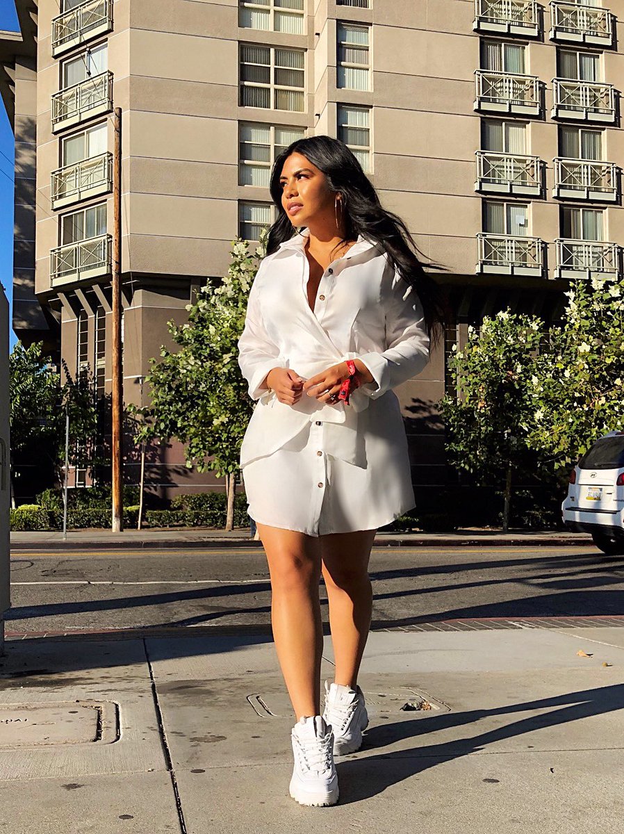 In a Golden State of mind 🌞🌞🌞 An all white look with a tan is undefeated. With that said, this completes my LA looks 🔆
📸 @simplykenjay 
.
#losangelesstyle #prettylittlething #fila #filadisruptor2 #allwhiteoutfit #whitedress #whiteonwhite #allwhitelook #BeautyconLA