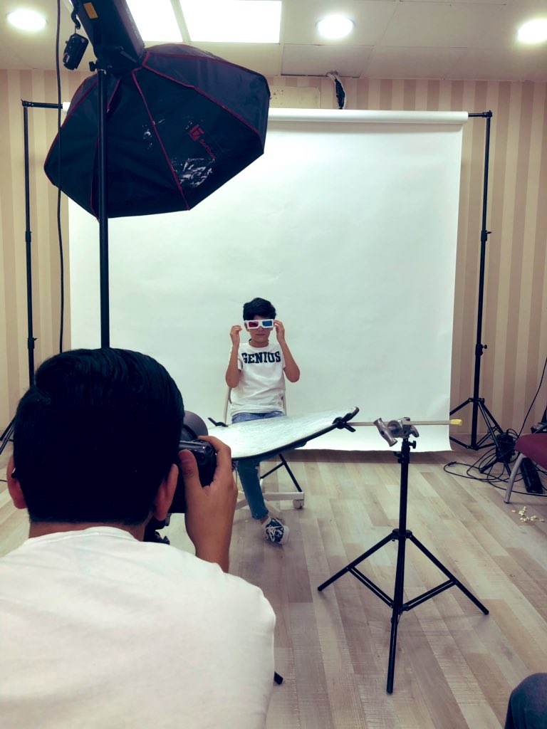 EUFilmfestJO's tweet photo. Some behind the scenes footage from our shoot for this year’s campaign!
Big thanks to our wonderful team and models.
#euff #euffjo #euff2019 https://t.co/Jf0c9vpfut