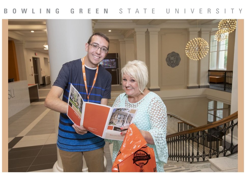 CollinReynold18's tweet photo. First day of senior year and thought I'd share a first day of school picture! Okay.... It wasn't taken on the first day, but still excited how well a photoshoot turned out for BGSU Admissions! https://t.co/lxjRQDVJqp