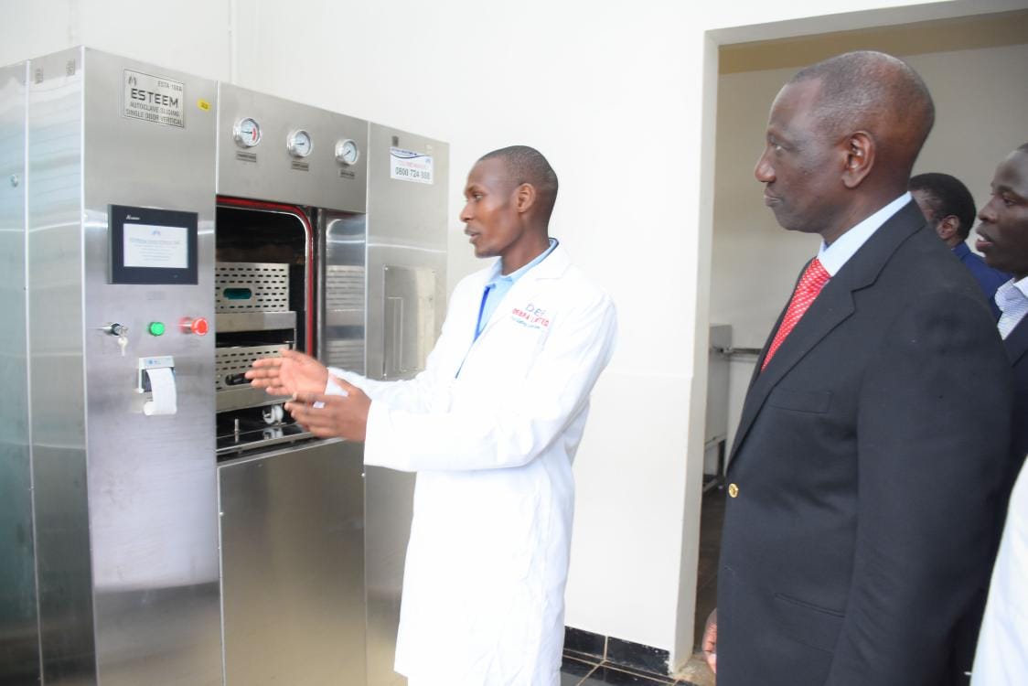 Insider_Kenya's tweet photo. Projects commissioned today by Nandi Governor @Araap_Sang and Deputy President @WilliamsRuto include a CT Scan Centre, an Oxygen Plant, Maternity Wing, Radiology Unit and Trauma Centre at Nandi Hills and Kapsabet County Referral Hospitals. #UHCNandiCounty https://t.co/BFvJ6mi10e