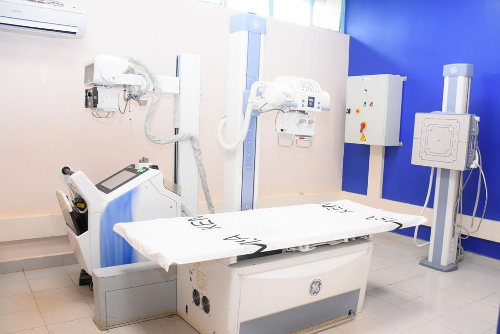 Insider_Kenya's tweet photo. Projects commissioned today by Nandi Governor @Araap_Sang and Deputy President @WilliamsRuto include a CT Scan Centre, an Oxygen Plant, Maternity Wing, Radiology Unit and Trauma Centre at Nandi Hills and Kapsabet County Referral Hospitals. #UHCNandiCounty https://t.co/BFvJ6mi10e