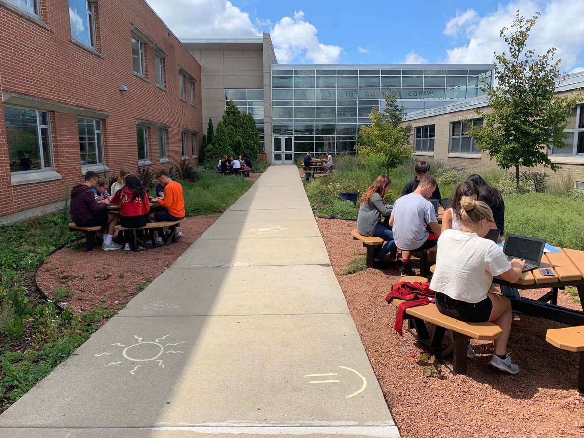 rachelleterada's tweet photo. #WNForensic students enjoying the courtyard while analyzing the circumstantial and hearsay evidence used in for two murder cases. https://t.co/wNQMa0sTBq