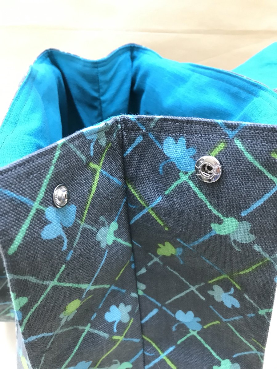 RachelHutty's tweet photo. A bit of blue and green.
☘️☘️☘️☘️☘️☘️☘️☘️☘️☘️☘️
https://t.co/d145kbEv0d
#indiebizhour #ukcraft #boxtote #largeshoulderbag https://t.co/N3eB2CfJwH