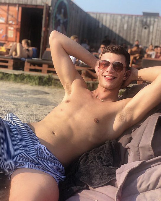 1 pic. Lovely dat?? @LucasEnt @MichaelLucasNYC @gayporncrushes
@HotMaleStuds
@JFFMen
@DJChiChiLaRue
@QueerMeNow