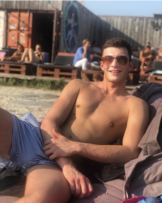 2 pic. Lovely dat?? @LucasEnt @MichaelLucasNYC @gayporncrushes
@HotMaleStuds
@JFFMen
@DJChiChiLaRue
@QueerMeNow