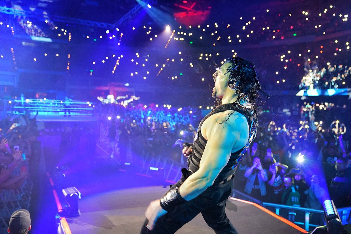 WWERomanReigns's tweet photo. An amazing 3 nights in #WWEBogota, #WWELima, and #WWEPanama. Thanks for making it extra special, Sebastian. 🤙🏽 @wweespanol https://t.co/23L2y6v5ij